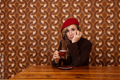 caffè, donna, persona, innamorata, business, italia, moda, amore, bar, carta da parati, persone, cappello, abitazione, bellezza, un, sorridente, espresso, restaurant, tavola, cucina, seduta, signora,  photo