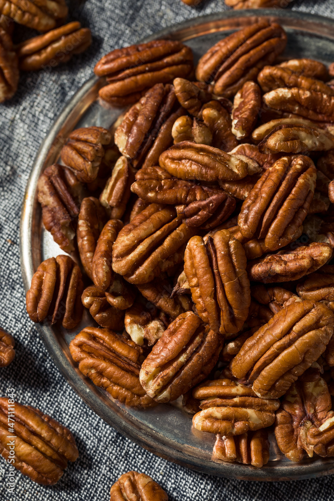 Obraz premium Raw Brown Oranic Pecan Nuts