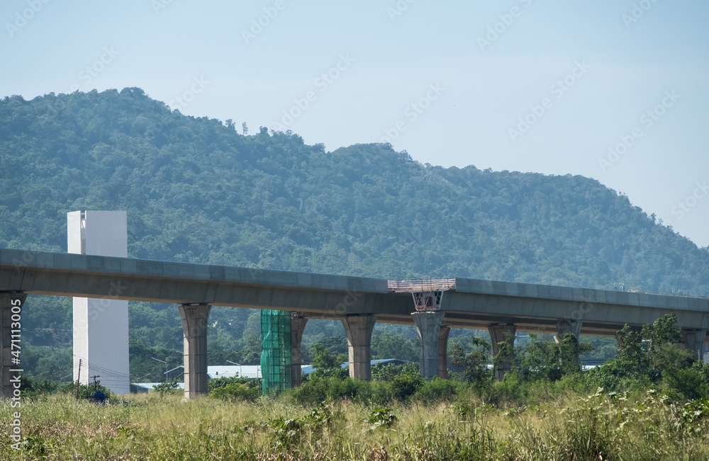 The elevated railway bridge of the double-track project is under construction.