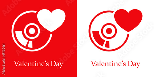 Logotipo con texto Valentine's Day con disco compacto con corazón para su uso en invitaciones y tarjetas de felicitación en fondo rojo y fondo blanco