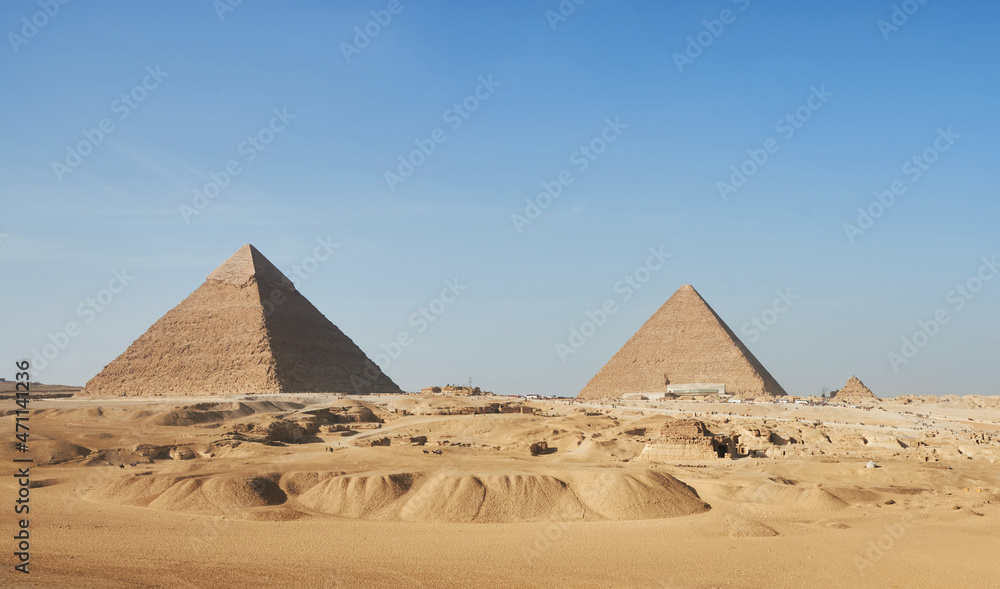 View of Cheops and Khafre form distance