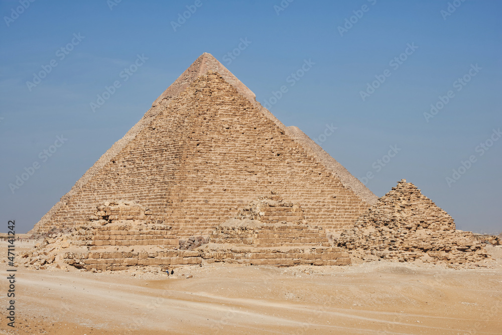 Big Great (Cheops) Pyramid and the Pyramid of Khafre behind the Pyramid of Menkaure and pyramids of Queens Big Great (Cheops) Pyramid and the Pyramid of Khafre behind the Pyramid of Menkaure and pyramids of Queens