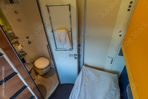 Single deluxe compartment in car from Humenne to Prague with toilet and shower photo