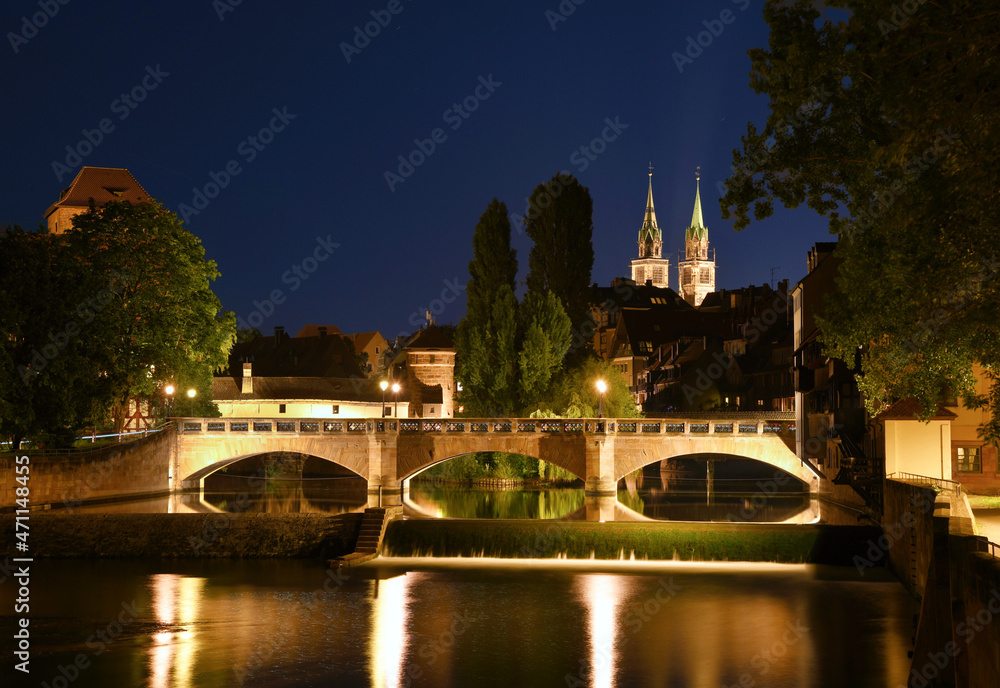 Nürnberg Maxbrücke mit Altstadt bei Nacht Nürnberg Maxbrücke mit Altstadt bei Nacht