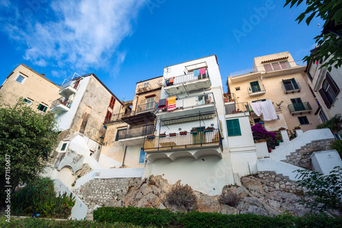 Fototapeta Naklejka Na Ścianę i Meble -  Sperlonga un paese sul mare in provincia di Latina. Strade case e un paesaggio meraviglioso