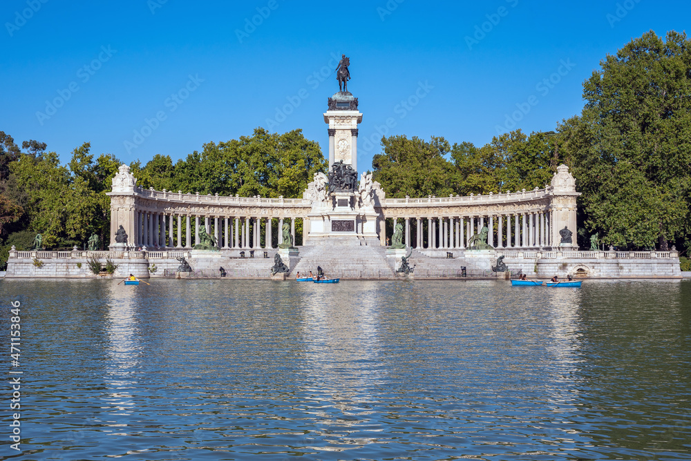 Madrid's Retiro Park, considered one of the city's main tourist attractions, is home to numerous architectural, sculptural and landscape ensembles dating from the 17th to the 21st centuries.