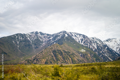 Wallpaper Mural 富山県立山町にある立山の冬の雪景色のある風景 Landscape with snowy winter scenery of Tateyama in Tateyama Town, Toyama Prefecture, Japan. Torontodigital.ca