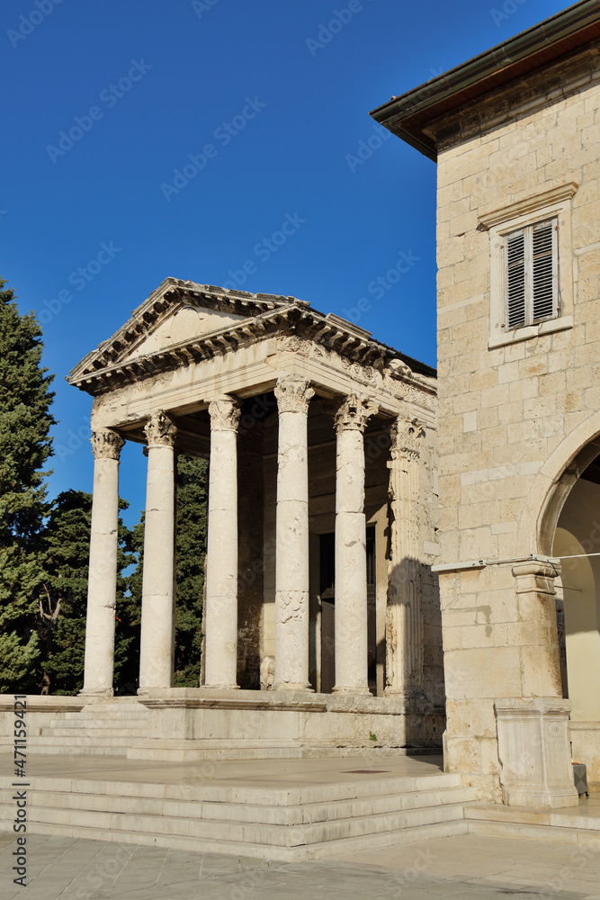 Naklejka premium Il tempio di Augusto a Pola, Istria, Croazia