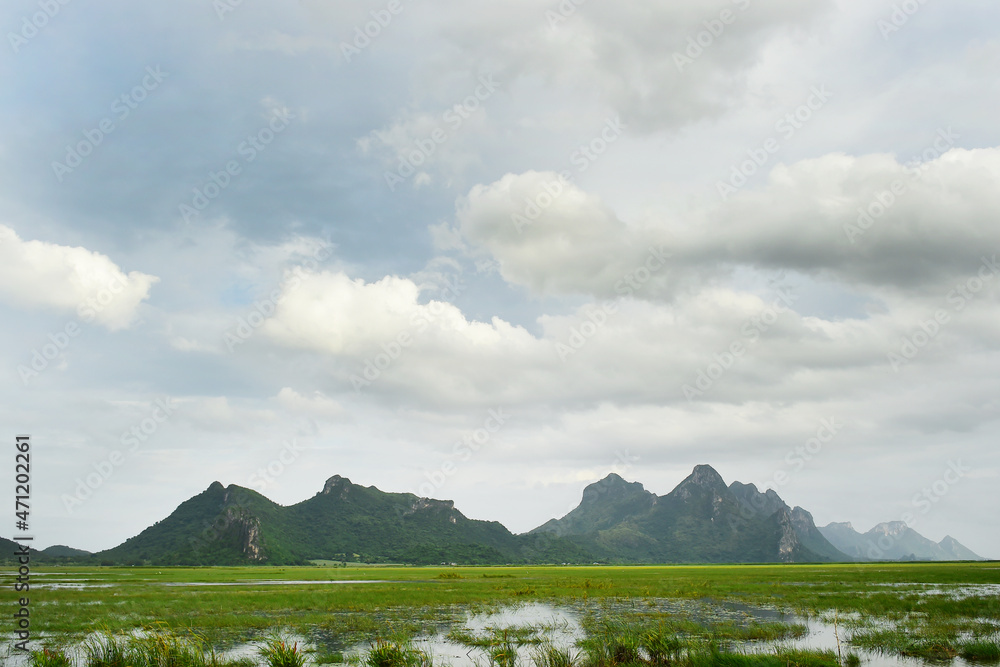 Obraz premium Landscape of storm clouds over the mountains in nature