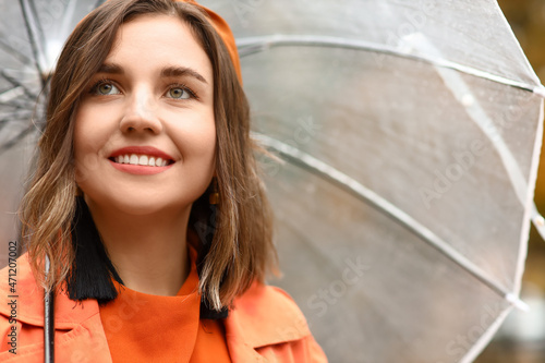 Portrait of young woman wit...