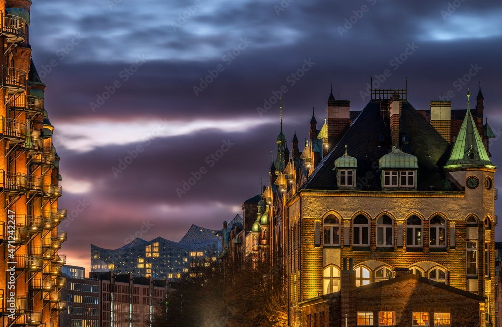 Detailed and high dynamic photography of the roofs in the illuminated Speicherstadt in Hamburg at the early blue hour (November 2021)