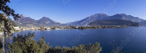 Il lago di Garda con Riva e Torbole