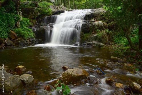 Fototapeta Naklejka Na Ścianę i Meble -  Cine Falls in Kurangani Hills