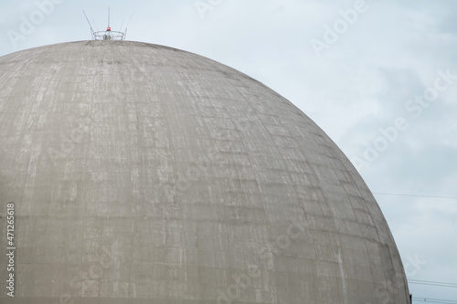 Kuppel im Kernkraftwerk, als Schutz über dem Kernreaktor,
Detailaufnahme. photo
