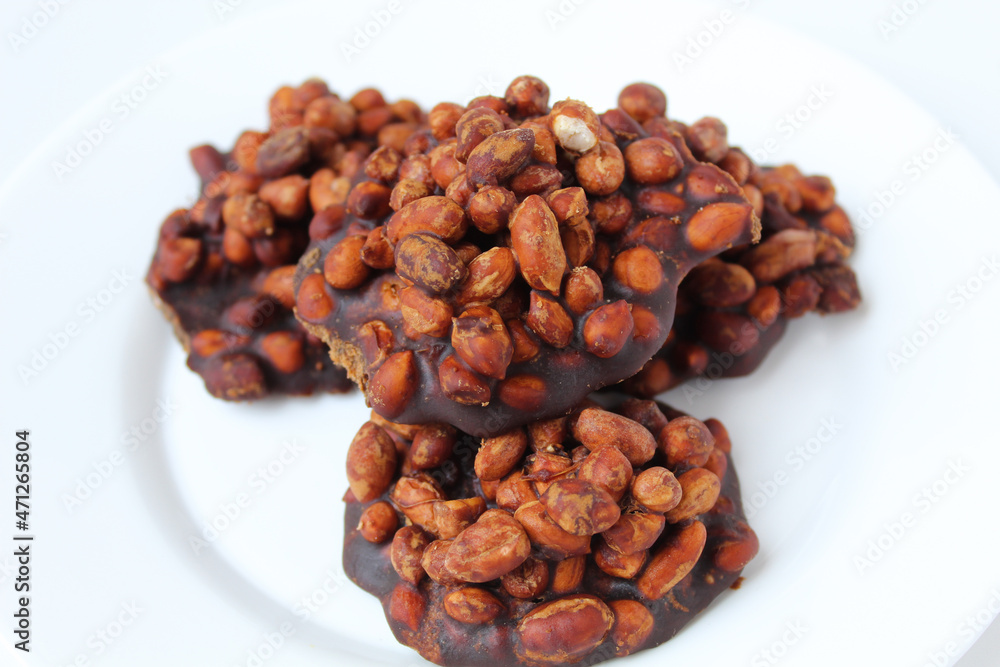 Obraz premium Gula kacang, is a traditional snack from Indonesia, made from roasted peanuts and brown sugar. Also called as Ampyang