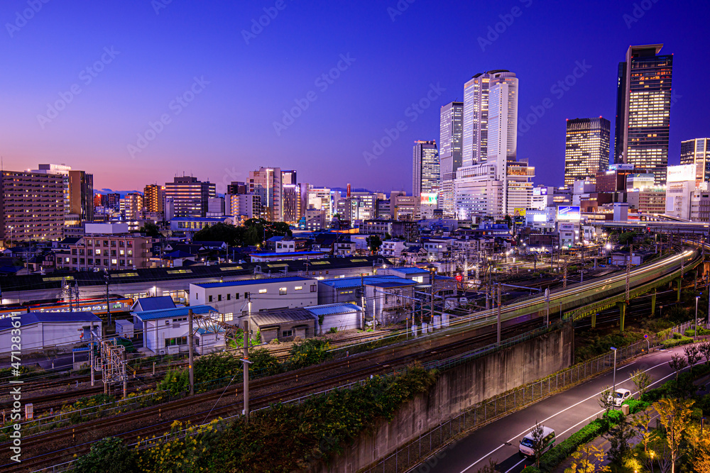 Fototapeta premium グローバルゲートから眺めた名古屋駅ビル群の夜景