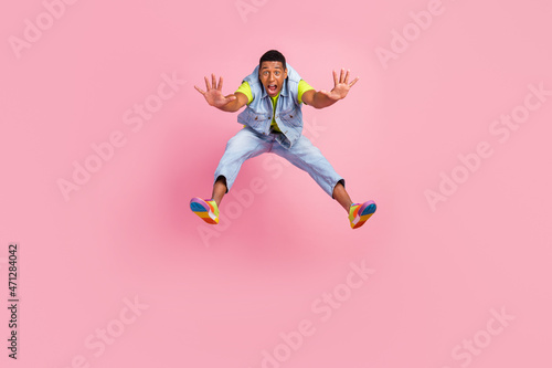 Full size photo of scared young brunet guy fall wear t-shirt vest jeans old school isolated pink background