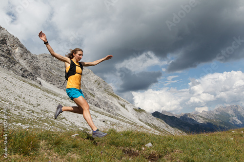 Women trail running in the European alps of Austria © Jacob Slot
