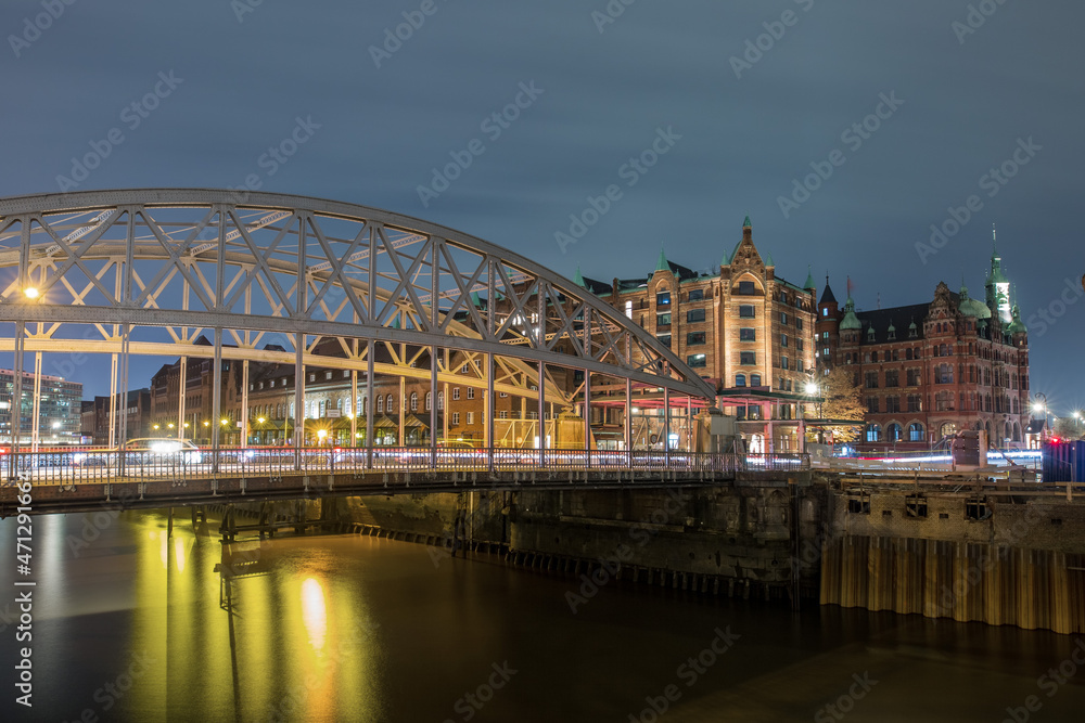 Blick auf die Brücke in Speicherstadt Hamburg 