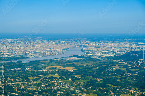 Cuadro en lienzo Aerial view of the city of Bordeaux - Vue aérienne de la ville de Bordeaux - Fra