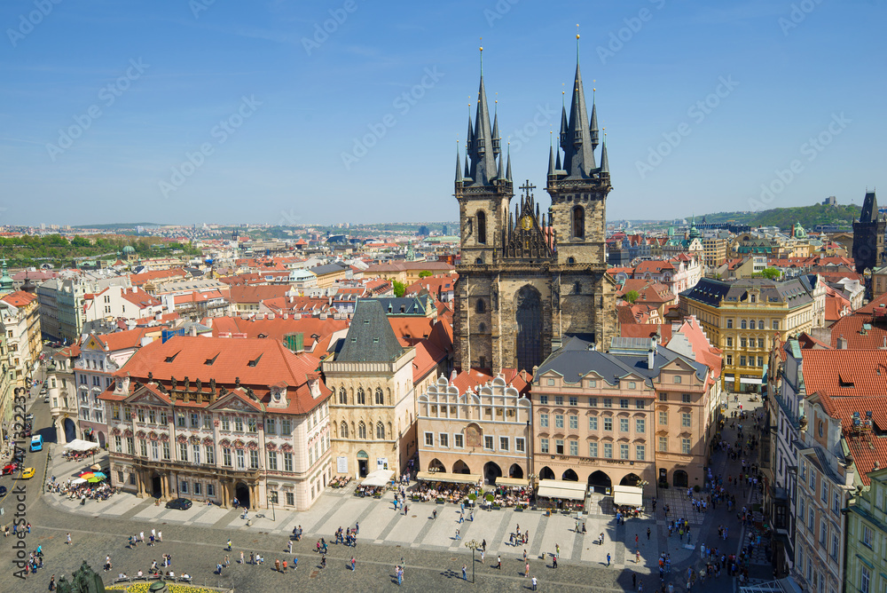 Obraz premium View of the Church of Our Lady before Tyn on a sunny April day, Prague