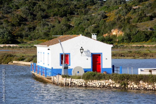 Quadro em tela Fisherman's cottage situated in Portimao, Algarve. Portugal.