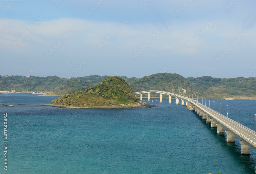 海の中を渡る一本の角島大橋