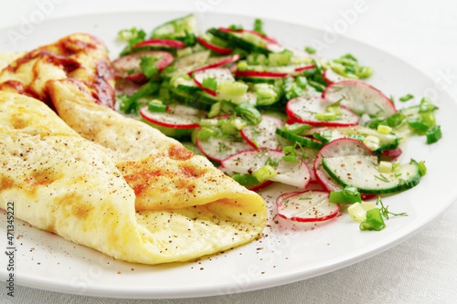 omelet with salad