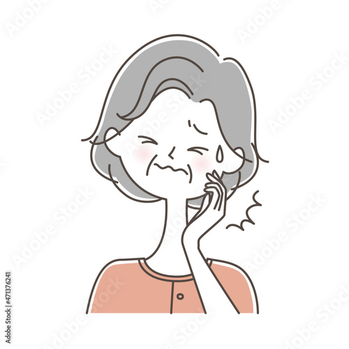 歯が痛いシニア女性