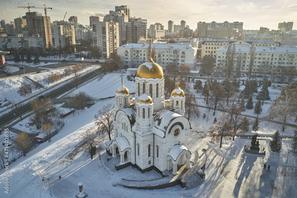 Obraz premium Scenic aerial view of orthodox Church of St. George in ancient historic city Samara in Russian Federation. Beautiful winter sunny look of old orthodox temple in center of big touristic town in Russia