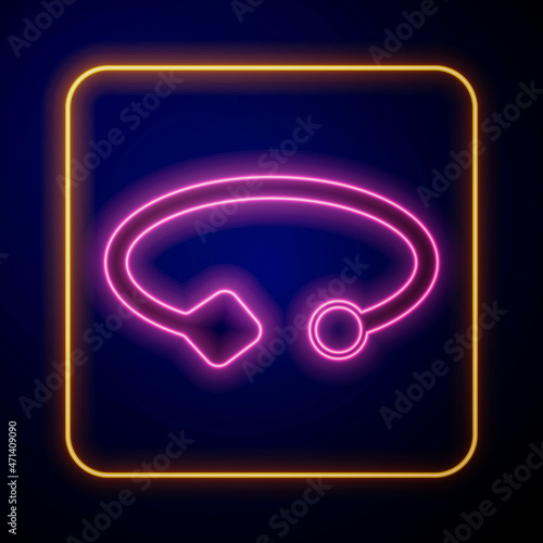 Glowing neon Bracelet jewelry icon isolated on black background. Bangle sign. Vector