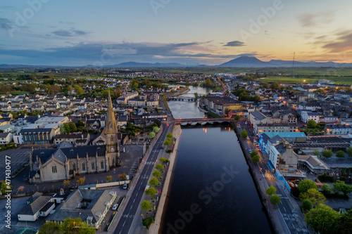 Φωτογραφία Ballina town from above co Mayo Ireland Drone Footage