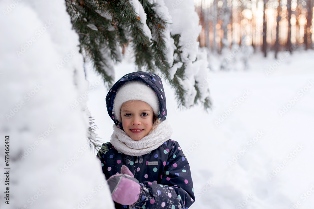 winter forest, snow forest, games in the forest, snowdrifts, children's overalls , girl in the forest, order, dad, children, family winter walk winter forest, snow forest, games in the forest, snowdrifts, children's overalls , girl in the forest, order, dad, children, family winter walk