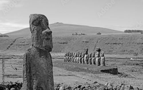 Monochrome Moai A Vere Ki Haho or 