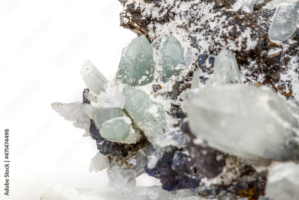 Obraz premium Macro mineral stone Drusus quartz with sphalerite in the rock a white background