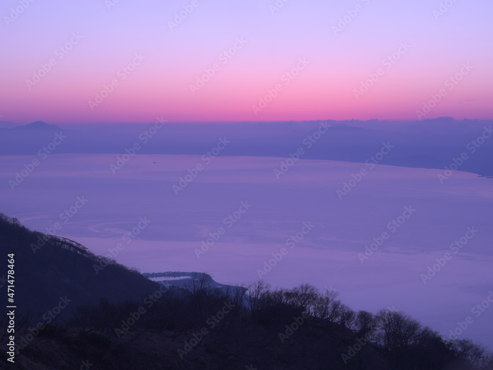 Fototapeta premium 琵琶湖の朝焼け