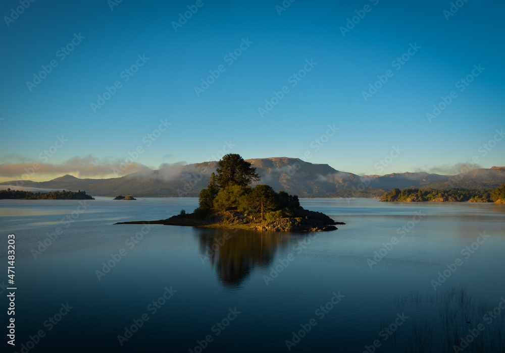 Naklejka premium Amanecer en el lago 