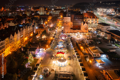 Beautiful Christmas fair in the old town of Gdansk at night, Poland © Patryk Kosmider