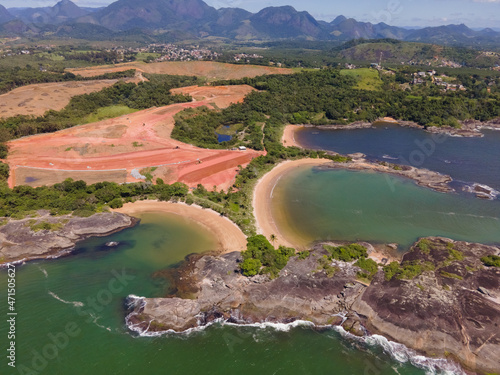 Imagem de drone em uma manhã ensolarada do Condomínio Alphaville com as Três Praias e Praia do Morcego em Guarapari no estado do Espírito Santo Brasil. photo