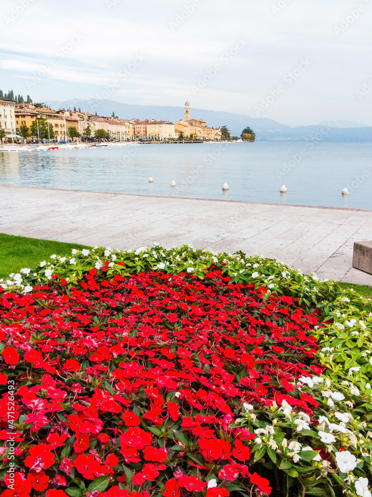  The lakeside promenade with flower beds at Salò_Garda lake-Italy