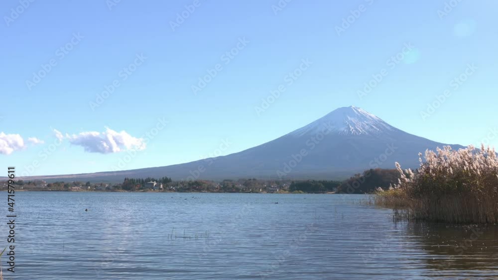 河口湖から望む初冬の富士山 河口湖から望む初冬の富士山