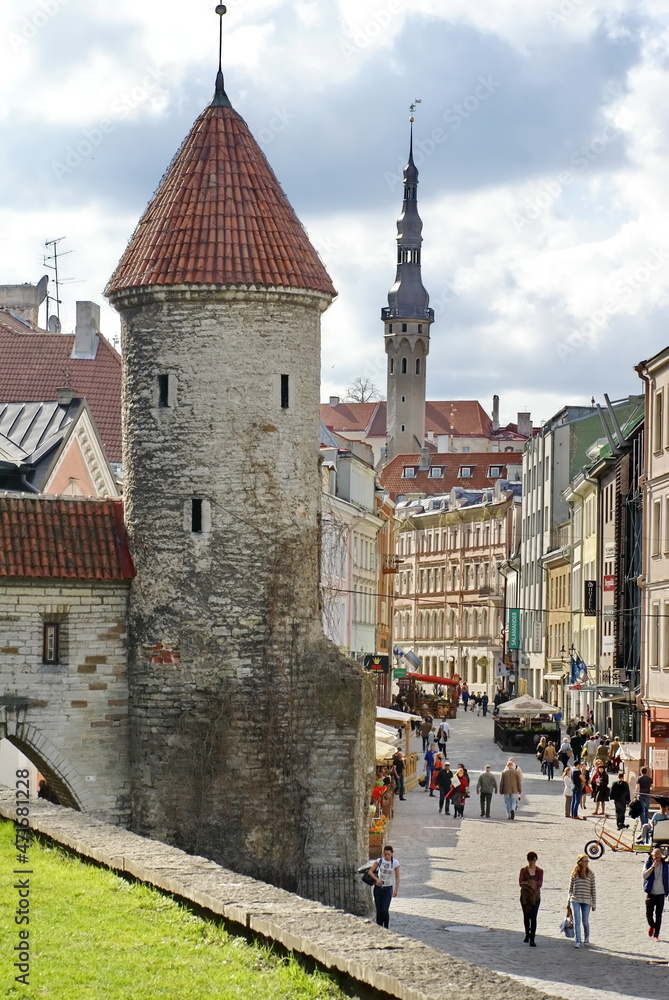 Obraz premium Guard tower at the fortified gate to the Old Town, Tallinn, Estonia 