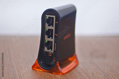 The hAP mini is a small 2GHz wireless access point for home or small offices. RB931 photo