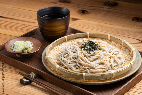 Tableau sur toile 蕎麦の香り漂う打ち立てのざるそば