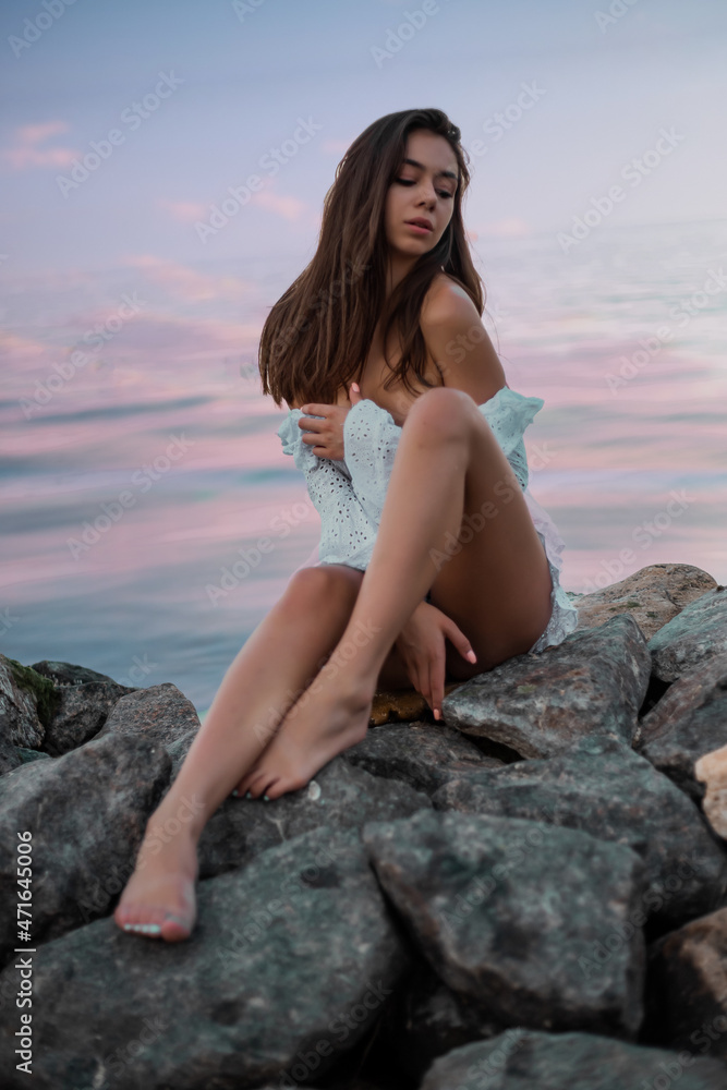 beautiful girl on the beach (sea / ocean) beautiful girl on the beach (sea / ocean)
