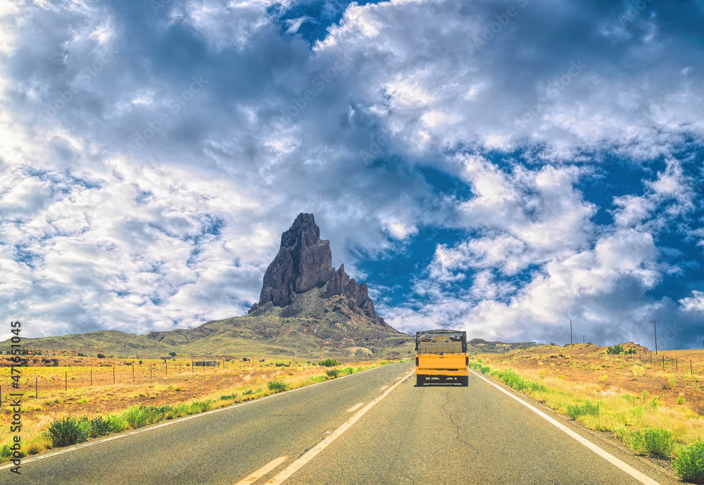 Obraz premium Old yellow truck on the highway in Arizona, USA
