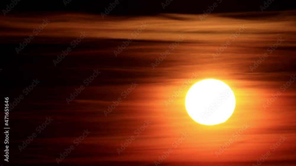 Sunset red golden orange Sky, zooming
Sunset red golden orange Sky, zooming