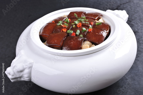 Braised pork in brown sauce