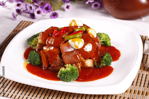 Braised pork in brown sauce