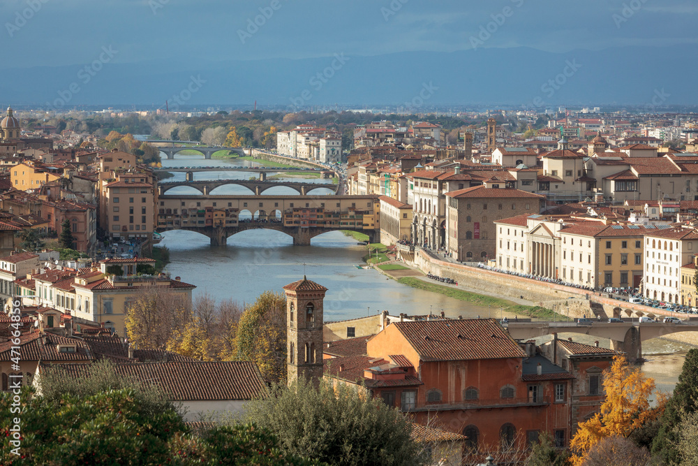 Firenze. Panorama della città con Ponte Vecchio sul fiume Arno